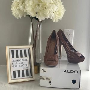 Aldo Delucchi Platform Pep Toe Pump